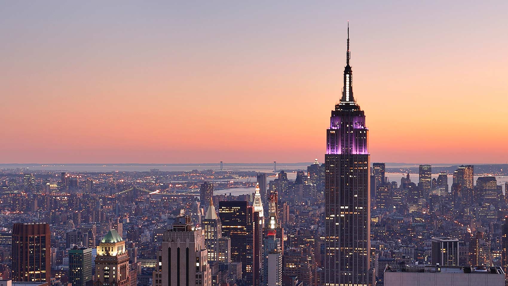 new-york-city-skyline-at-dusk-zo-cf1a9c35-1